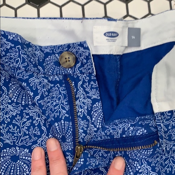 Ladies short - Picture 2 of 4